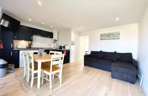 Freshwater Ski Chalet | 107 Brambles Chine, Holiday Coastal Chalet