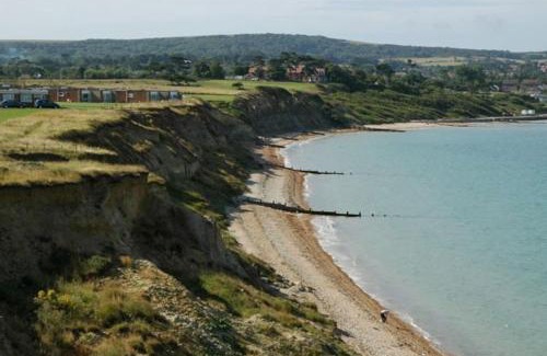 Freshwater Ski Chalet | 107 Brambles Chine, Holiday Coastal Chalet