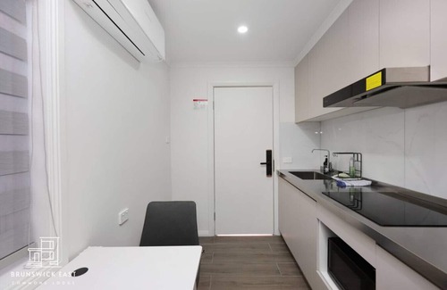 Brunswick East House | 107 Entire Guesthouse: Queen BR w/Fast WiFi - 18 mins tram to CBD