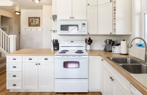 Oroville House | 107 Flipflop Lane (Country)