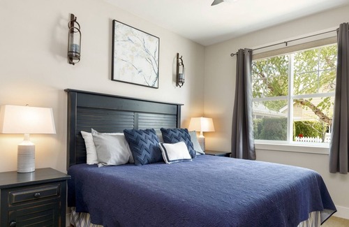 Oroville House | 107 Flipflop Lane (Country)