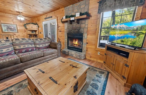 Sevierville Cabin | 107 m² Cabin ∙ 1 bedroom ∙ 6 guests