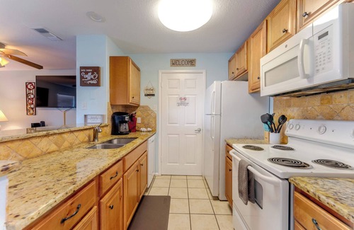 Corpus Christi Condo | 108 1st Floor ! Waterfront ! Pool ! Hot ! Tub