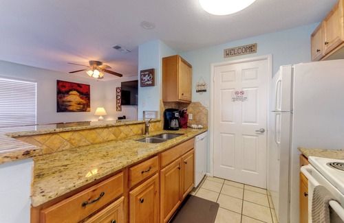 Corpus Christi Condo | 108 1st Floor ! Waterfront ! Pool ! Hot ! Tub