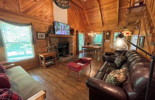 Wears Valley Cabin | 108 m² Cabin ∙ 2 bedrooms ∙ 6 guests