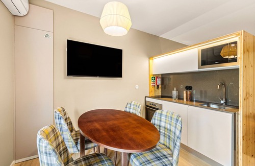 Lordelo do Ouro e Massarelos Apartment | 108 mm House