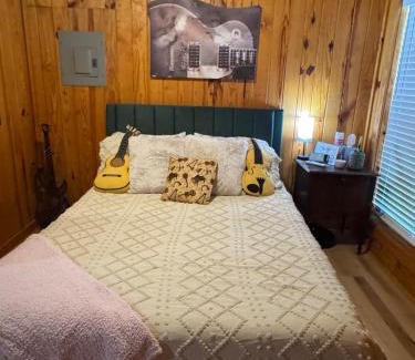 Brewton House | 109 Vinewood Cabin