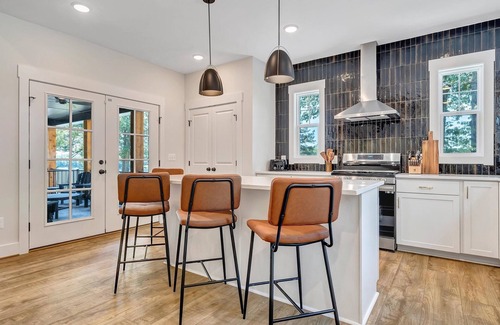 Livingston House | 10BR Vista Pointe Estate, Lakefront Luxury w/Heated Salt Pool, Hot Tub, Dock!