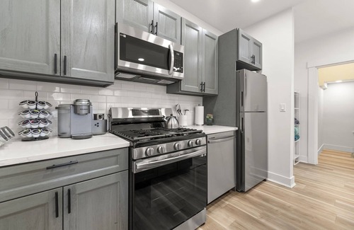 Paterson Apartment | 10Guests! Parking/1ST FLOOR-Duplex