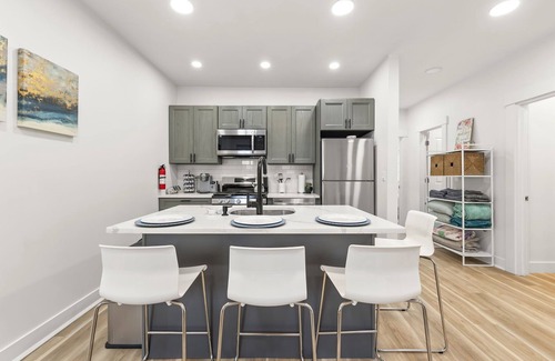 Paterson Apartment | 10Guests! Parking/1ST FLOOR-Duplex
