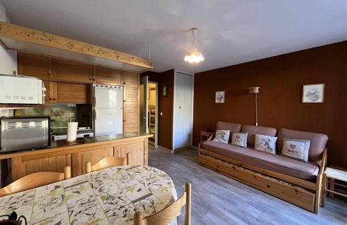 Le Super-Sauze Apartment | 10m from ski slopes, 2nd floor, terrace, tv, 28m², Sauze - Super Sauze