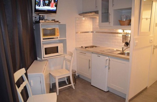 Les Menuires Apartment | 10m from ski slopes, 3rd floor, tv, ski locker, 13m², Les Menuires