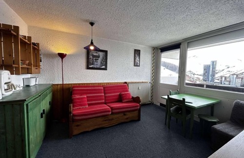 Les Menuires Apartment | 10m from ski slopes, 9th floor, view resort, balcony, ski locker, 21m², Les Menuires