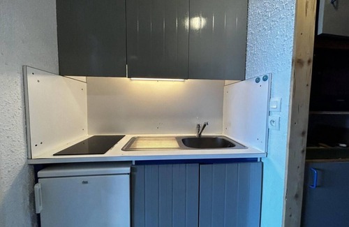 Les Menuires Apartment | 10m from ski slopes, 9th floor, view resort, balcony, ski locker, 21m², Les Menuires