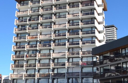 Les Menuires Apartment | 10m from ski slopes, 9th floor, view resort, balcony, ski locker, 21m², Les Menuires