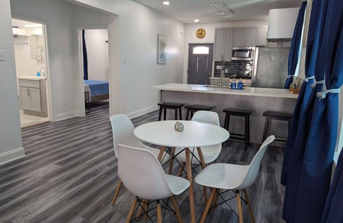 Broadmoor House | 10min drive to French Quarter 5min to Dome