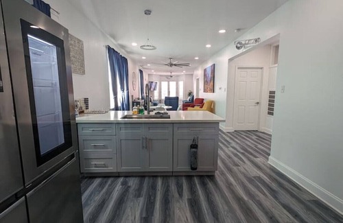 Broadmoor House | 10min drive to French Quarter 5min to Dome