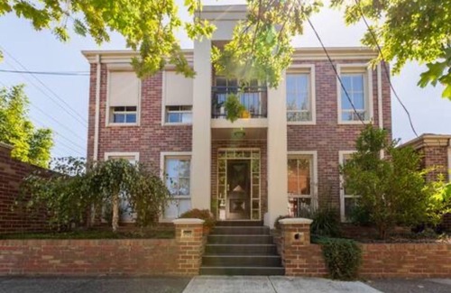 Brighton East House | 10min drive to the beach, superb private self contained bedroom, bathroom & WIR