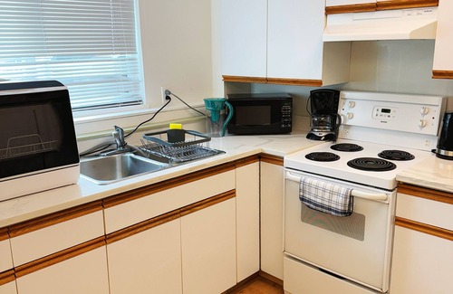 Delta House | 10min to Ferry.30 mins to airport. Family sized separate entrance.Pets-friendly.