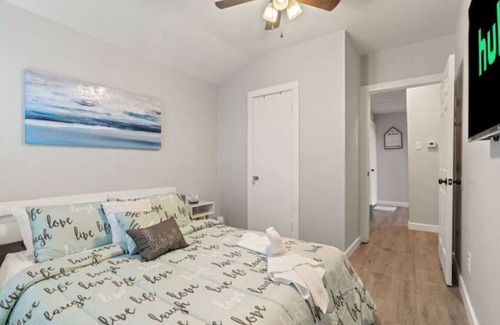 Cedar Crest House | 10mins Downtown 2BR Cute Modern