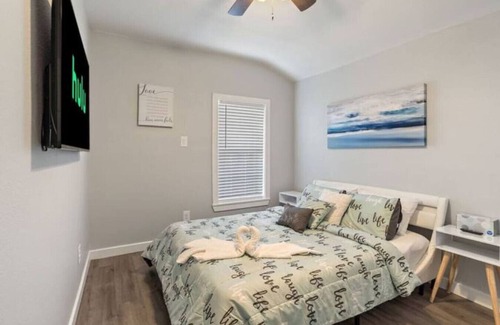 Cedar Crest House | 10mins Downtown 2BR Cute Modern