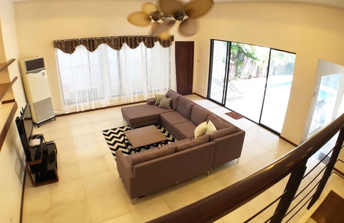 Mandaue House | 10PAX : 4Bedrooms w/a private POOL : BIG HOUSE