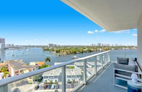 Central Beach House | 10th fl, modern, pool, gym, inter-coastal view