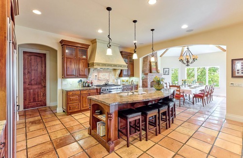 Dayton Villa | 11,000 sq ft, 6 bdrm Villa, Pool, Hot Tub, Theater. At the top of a vineyard.