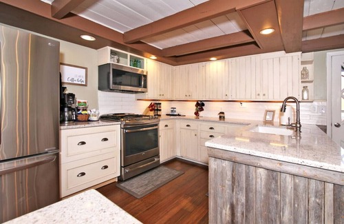 Cumbola House | 11-Acre Farmhouse Retreat | Creek, Pool, Hot Tub