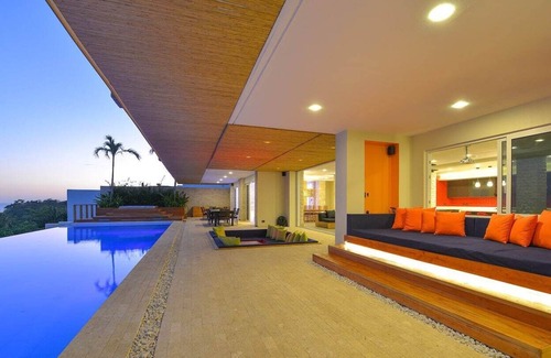Caticlan Villa | 11 Bedroom Luxury Villa with Pool