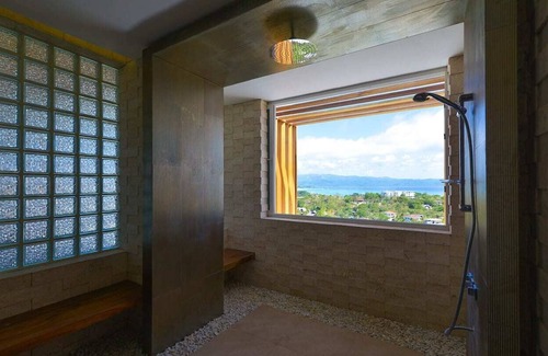 Caticlan Villa | 11 Bedroom Luxury Villa with Pool