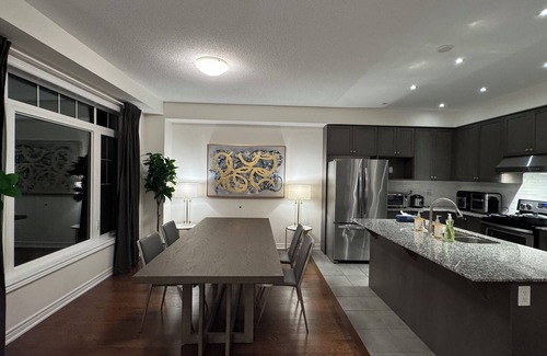 Vaughan House | 11 Beds - Kleinburg Crown Town Residences