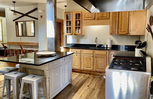 Ludlow Cabin | 11 BR, 7 Bth, 1/2 mile to Okemo, Hot Tub, on Ski Shuttle, King Bed, Walk to Town