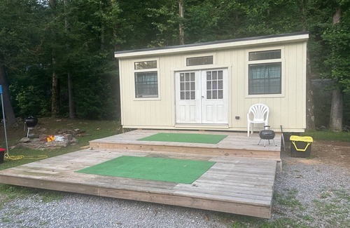 Northern Cabin | #11 - Digital Nomad Cabin on the river overlooking a lake with workstation