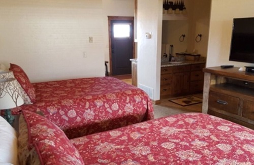 Afton Condo | 11) Double Queen Condo with kitchenette - The Mountain Inn