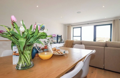 Porth Cottage | 11 EBBTIDE, pet friendly, character holiday cottage in Porth