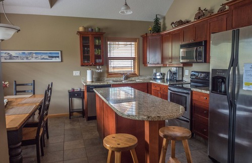 Fairways Cottage | #11 Fairways Drive - Luxury 4 BR, Hot Tub