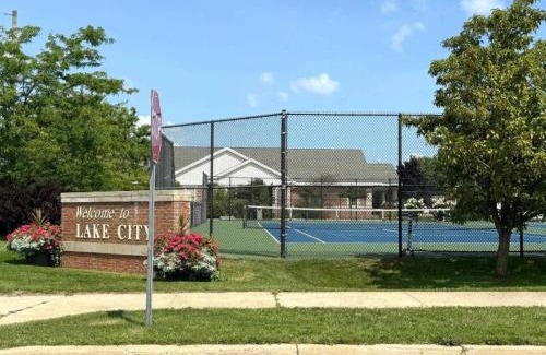 Lake City Hotel | 11 Family Lakefront Studios on Lake Missaukee - Sleeps 40