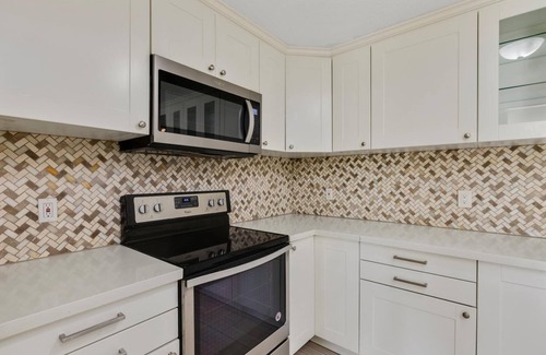 Clackamas House | 11 Guest Spacious 6-bedroom house in wonderful Clackamas with AC, WiFi