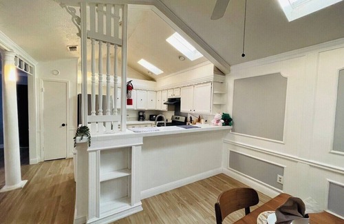 Houston House | 11 Guests Cozy 3BR near IAH 2431 George Bush Airport
