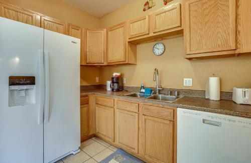 Northeast Houston House | 11 Mi to Dtwn Houston Pet-Friendly Home with Yard!