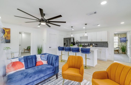 Hempstead House | 11 Mi to Golf: Home w/Fishing Pond in Hempstead