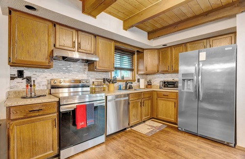 East Stroudsburg House | 11 Mi to State Park: Home in East Stroudsburg!