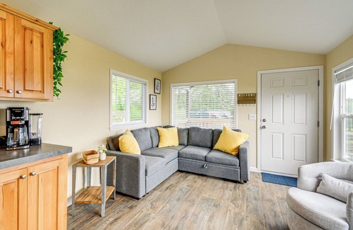 Port Hadlock Cottage | 11 Mi to Port Townsend Ferry: Cottage w/View!