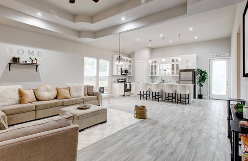 Cedar Crest House | 11 min BishopArts|Downtown | Luxury Stay
