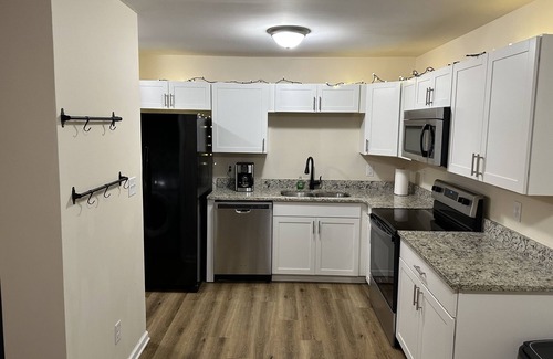 Greensboro House | 11 MINUTES TO PTI AIRPORT! CENTRAL LOCATION! NEWLY RENOVATED!