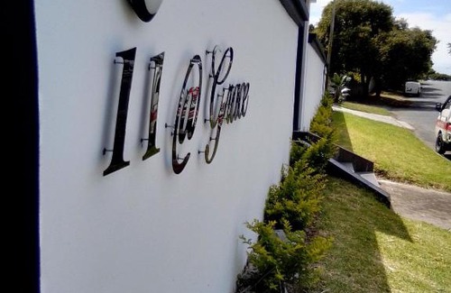 Beacon Bay House | 11 On Grace