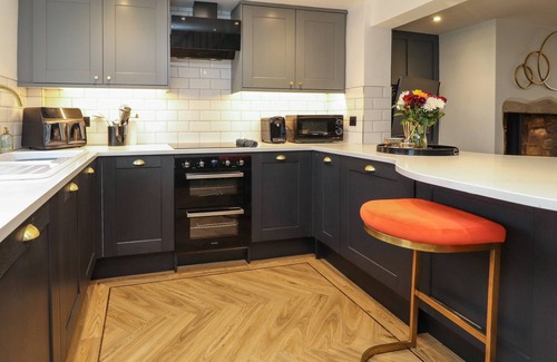 Fence Cottage | 11 PAINTER WOOD, luxury holiday cottage, with a garden in Whalley