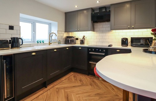 Fence Cottage | 11 PAINTER WOOD, luxury holiday cottage, with a garden in Whalley