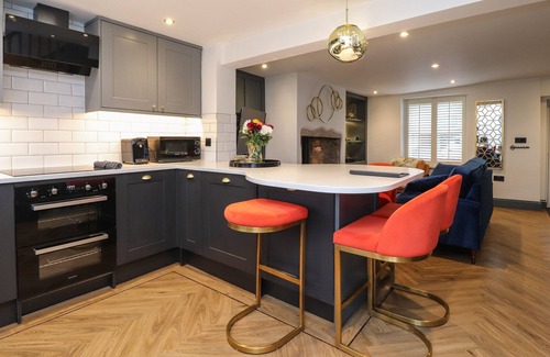 Fence Cottage | 11 PAINTER WOOD, luxury holiday cottage, with a garden in Whalley